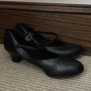 Capezio dance shoes, size 6, black, Character shoe